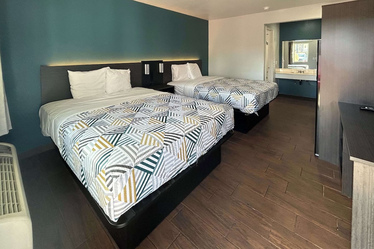 Desk, blackout drapes, free WiFi, bed sheets