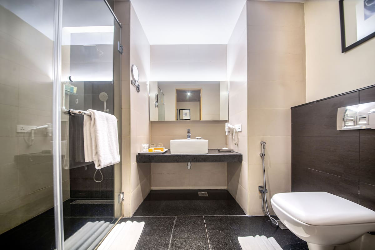 luxury room | bathroom | shower, free toiletries, hair dryer, towels