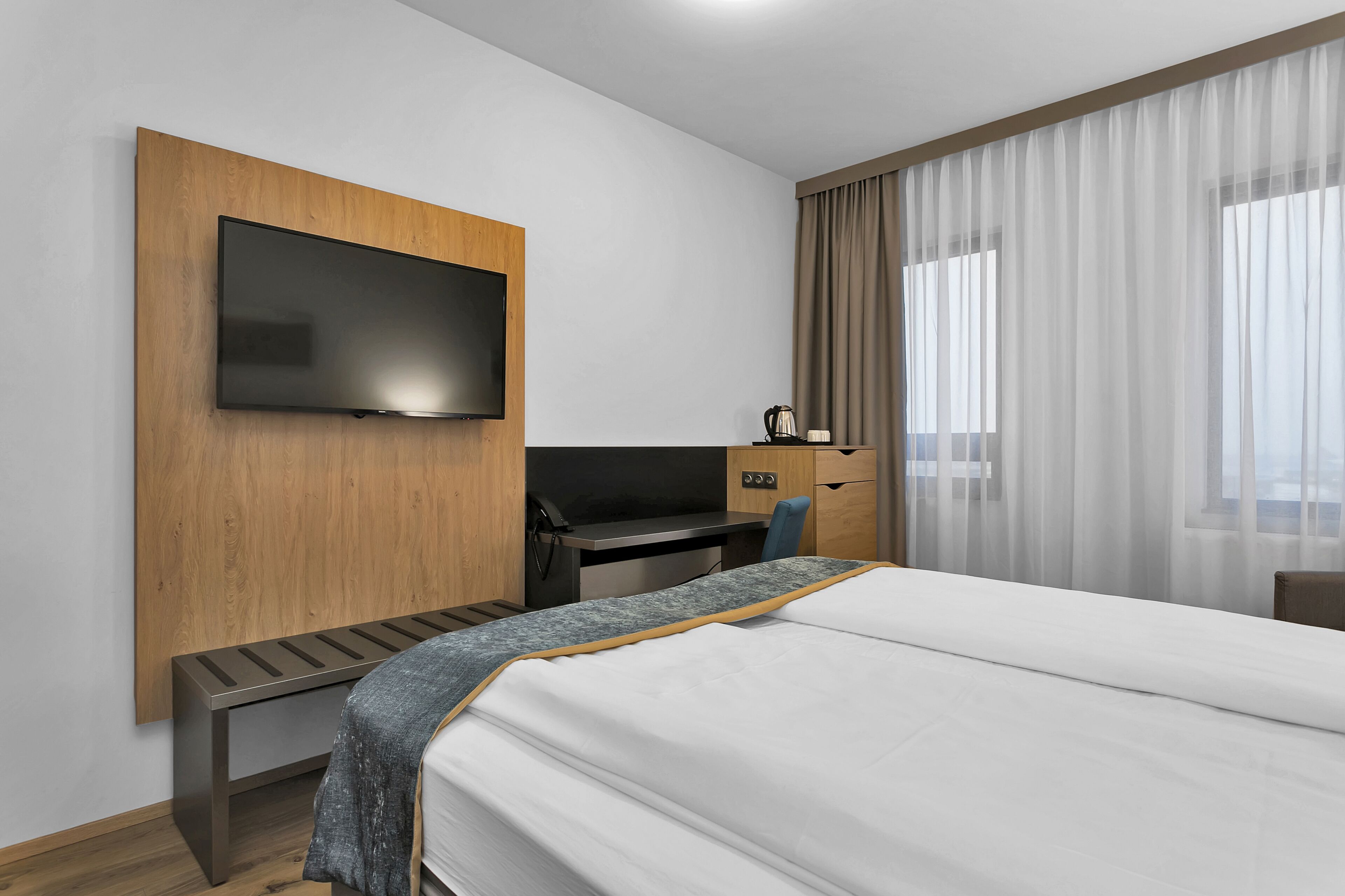 standard double or twin room | desk, laptop workspace, blackout curtains, iron/ironing board