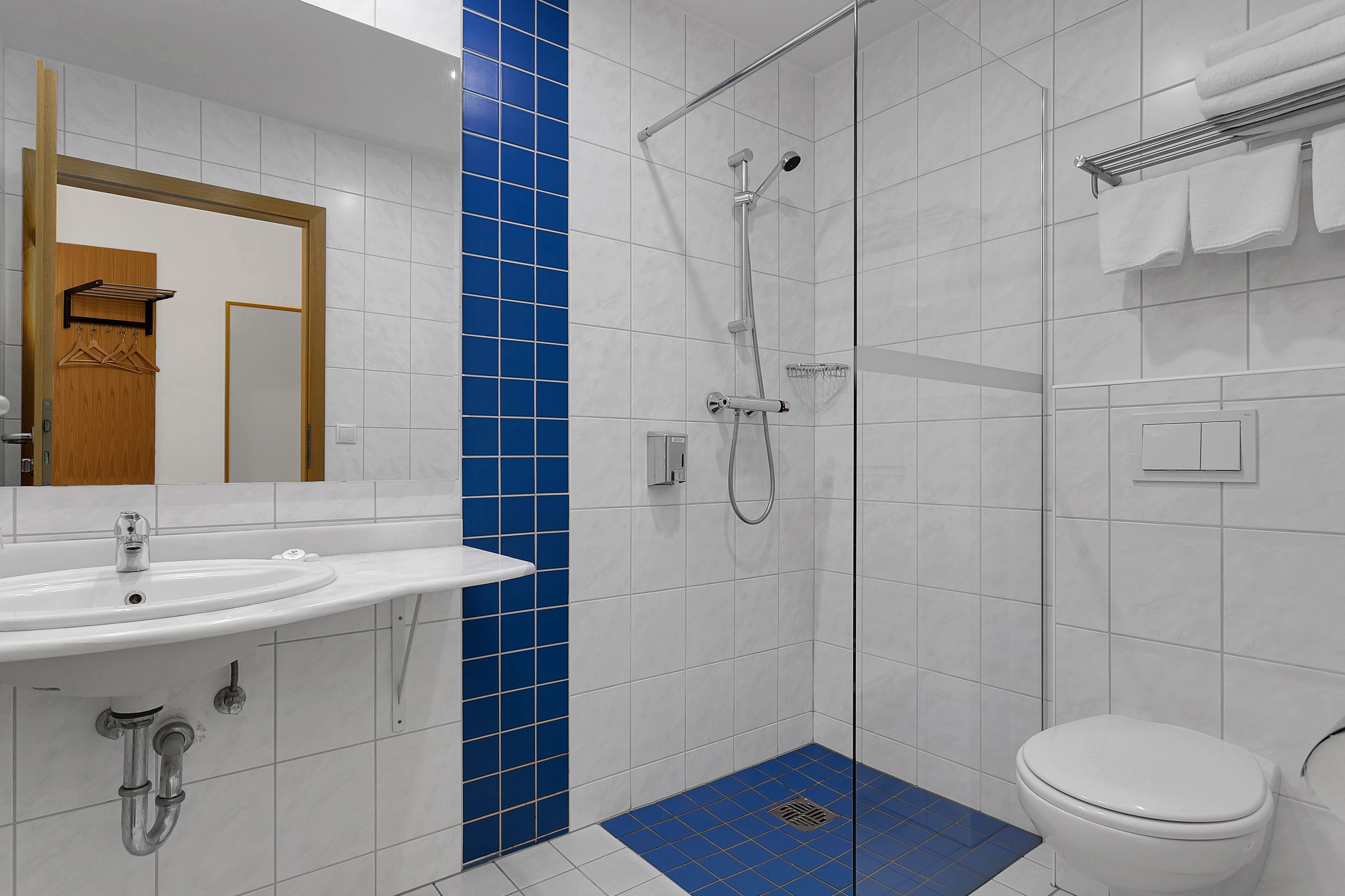 standard triple room | bathroom | shower, hair dryer, towels