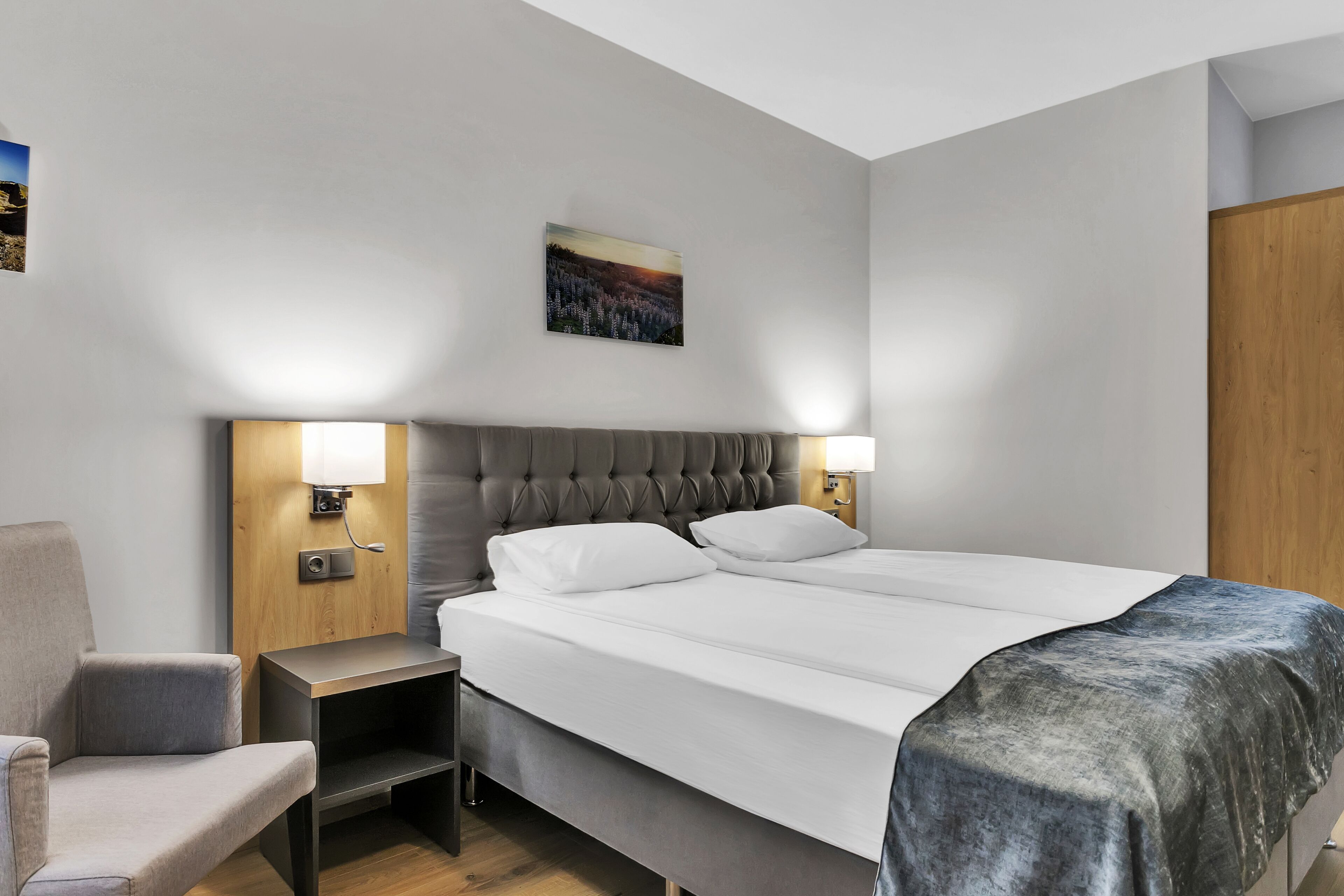 standard double or twin room | desk, laptop workspace, blackout curtains, iron/ironing board