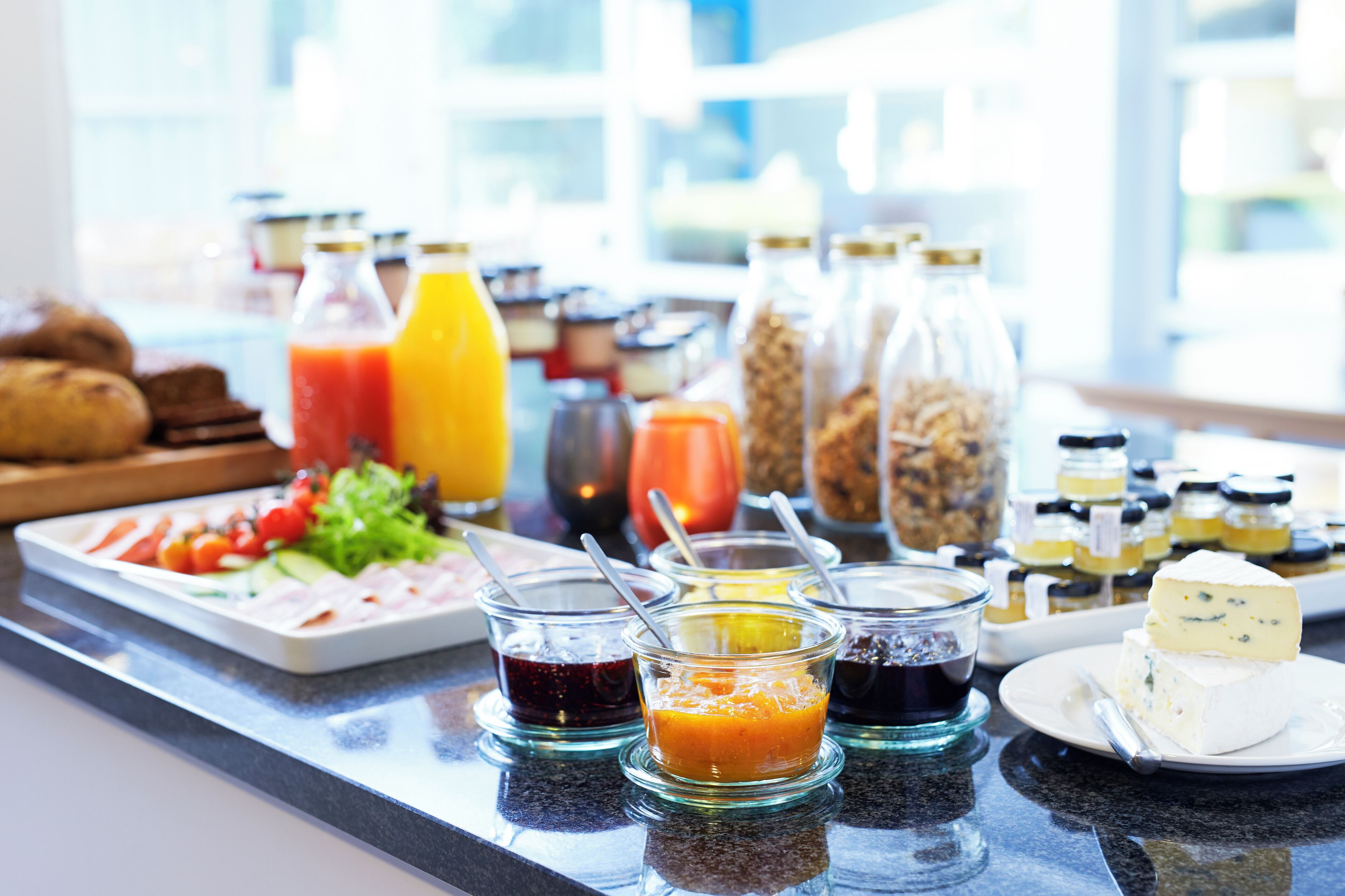 Tägliches Frühstücksbuffet gegen Gebühr