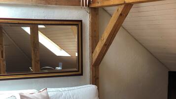 Studio Suite tiện nghi đơn giản, phòng tắm riêng | Bàn ủi/dụng cụ ủi quần áo, truy cập Internet không dây miễn phí