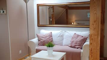 Comfort Studio Suite, Private Bathroom | Iron/ironing board, free WiFi, bed sheets