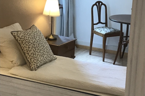 Bügeleisen/Bügelbrett, kostenloses WLAN, Bettwäsche