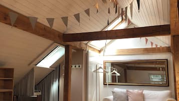 Comfort-Studiosuite, eigenes Bad | Bügeleisen/Bügelbrett, kostenloses WLAN, Bettwäsche