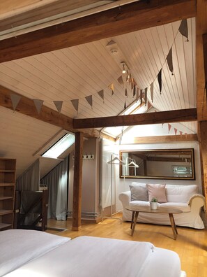 Comfort Studio Suite, Private Bathroom | Iron/ironing board, free WiFi, bed sheets - The Bed and Breakfast (Lucerne)