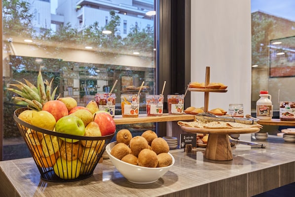 Desayuno buffet todos los días (EUR 14 por persona)