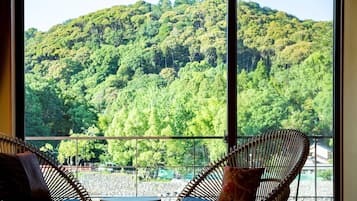 Habitació amb dos llits individuals de luxe, no fumadors (KOCHO, Japanese-Style Room w/ Terrace) | Vista des de l'habitació