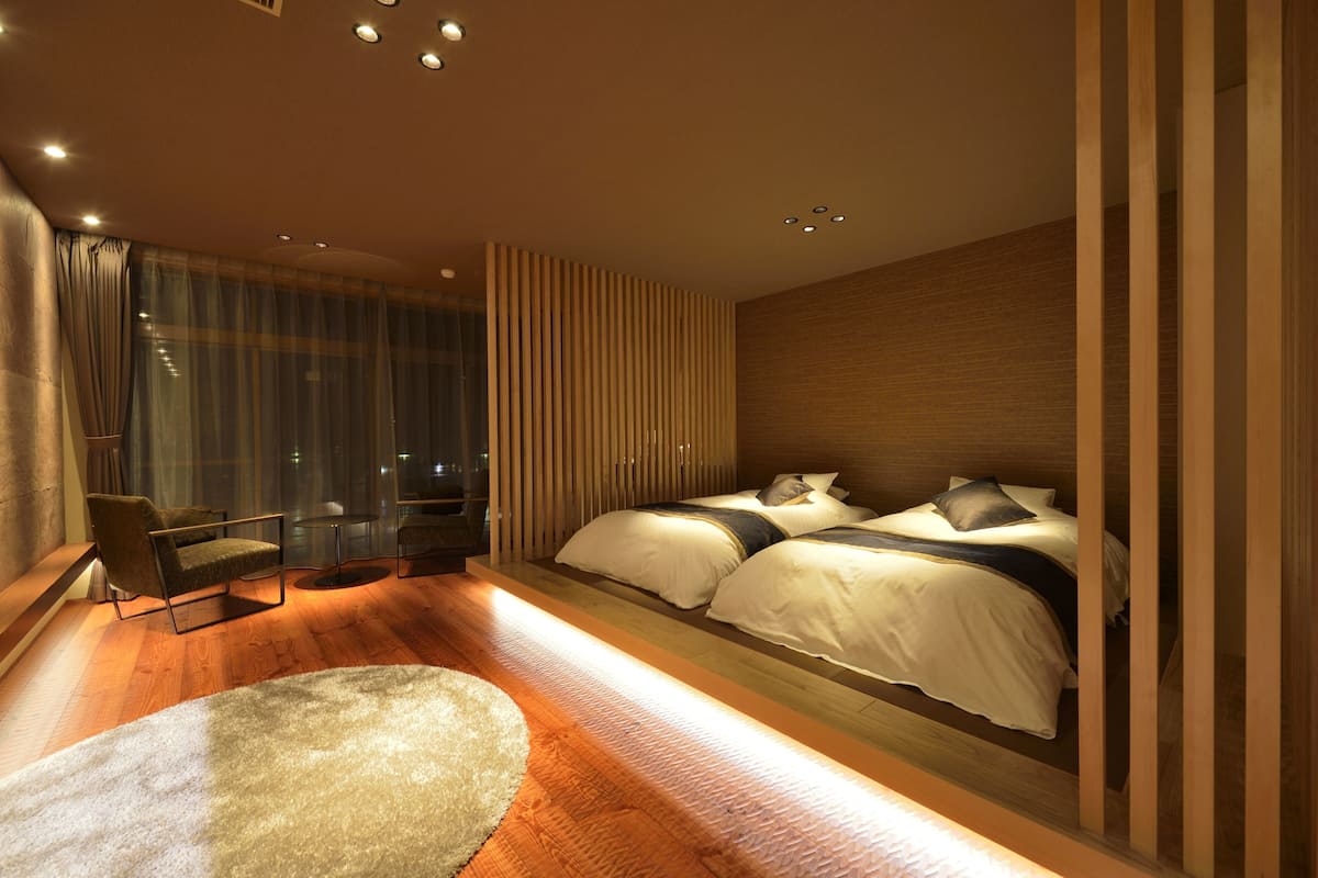 Premium bedding, down duvets, in-room safe, desk