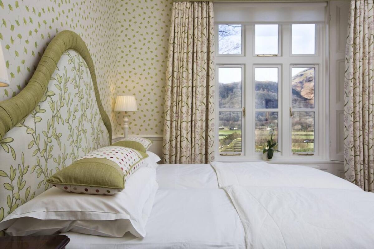 Luxury Double or Twin Room, 1 Bedroom, Mountain View | Desk, soundproofing, iron/ironing board, free WiFi