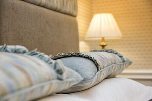 Skrivebord, lydisolert, strykejern/-brett og wi-fi (inkludert)