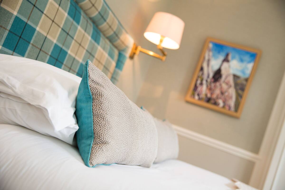 Deluxe Double Room, Mountain View | Desk, soundproofing, iron/ironing board (on request), WiFi (free)