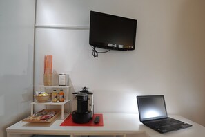 Dobbeltrom | Minibar, safe på rommet, strykejern/-brett og barnesenger