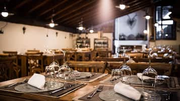 Servizio di colazione, pranzo, cena e brunch