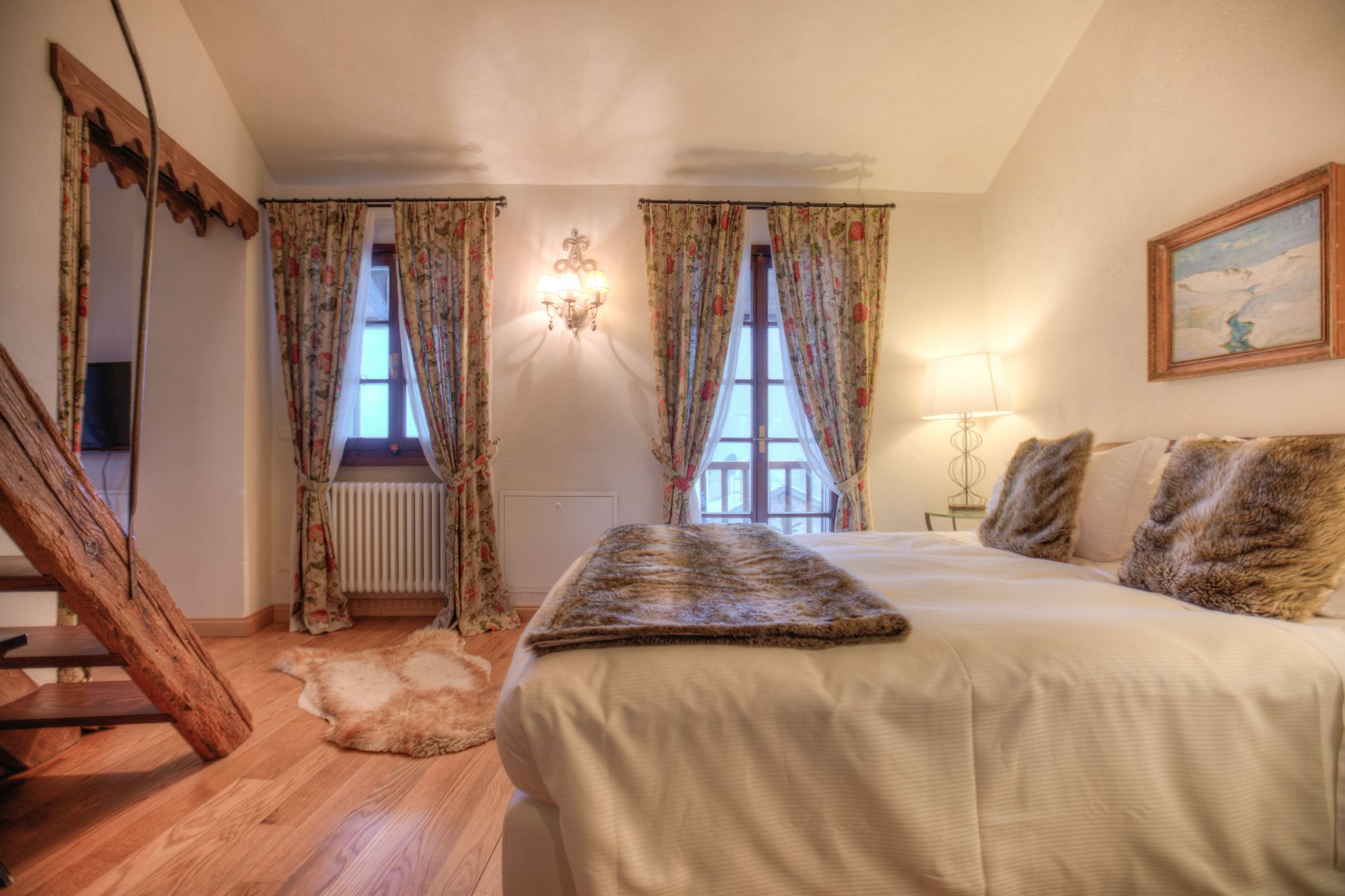 junior suite | in-room safe, individually decorated, individually furnished, desk