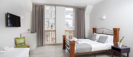 Luxury Studio | Soundproofing, iron/ironing board, cribs/infant beds, rollaway beds