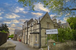 Front of property - Arch hotel (London)