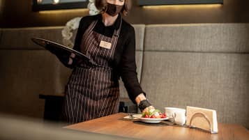 Daily continental breakfast (EUR 10 per person)