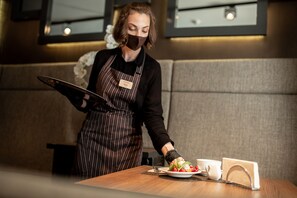 每日供应欧陆式早餐(每人 EUR 10)