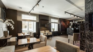 Coin salon dans le hall