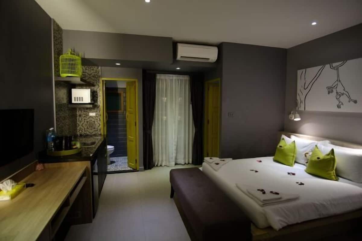 Minibar, in-room safe, blackout curtains, iron/ironing board