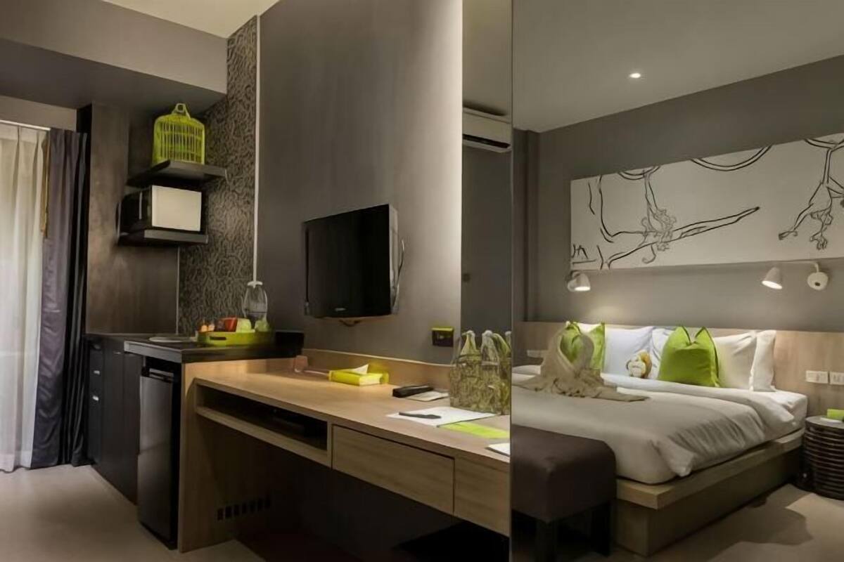 Minibar, in-room safe, blackout curtains