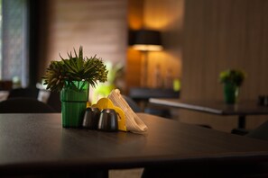 Frokost serveres, thailandske retter