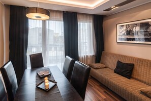 Suite, 2 Schlafzimmer | 1 Schlafzimmer, Bügeleisen/Bügelbrett, Babybetten, kostenloses WLAN