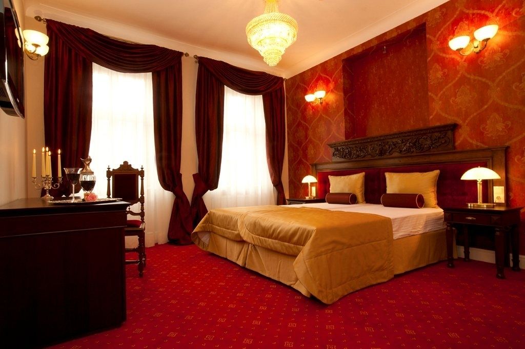 deluxe room | premium bedding, minibar, in-room safe, individually decorated