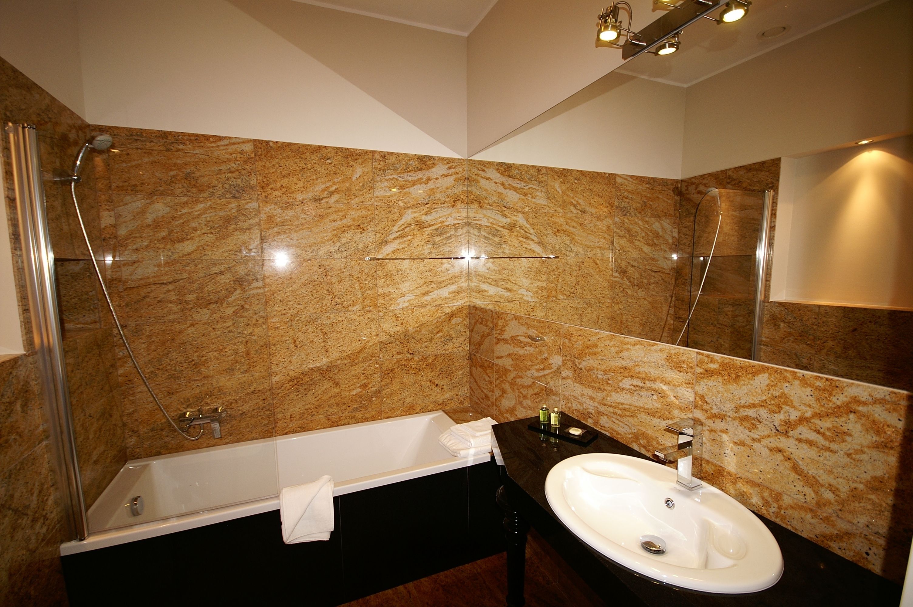 superior room | bathroom | free toiletries, hair dryer, towels