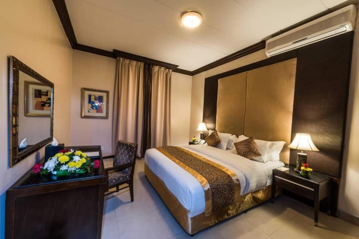 Minibar, in-room safe, soundproofing, iron/ironing board