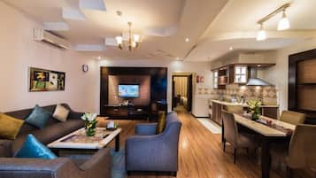 Suite, 3 Bedrooms | Living area | TV