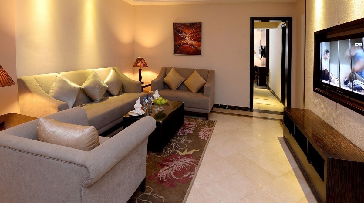 suite, 2 bedrooms (with 2 bathrooms) | living area | flat-screen tv