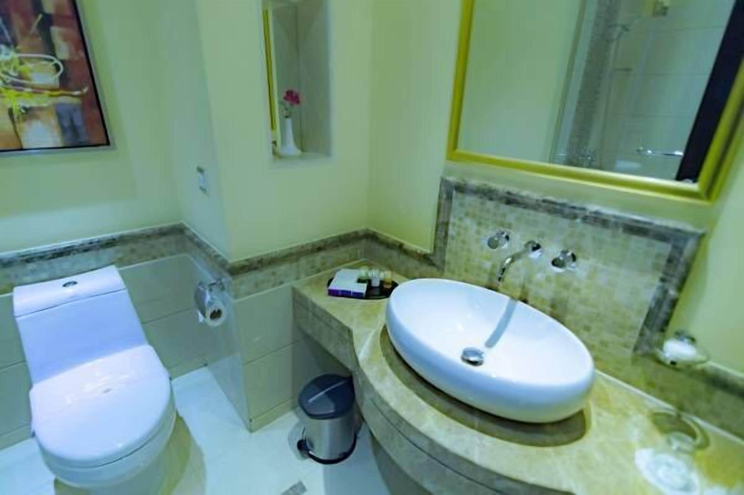 shower, free toiletries, hair dryer, slippers