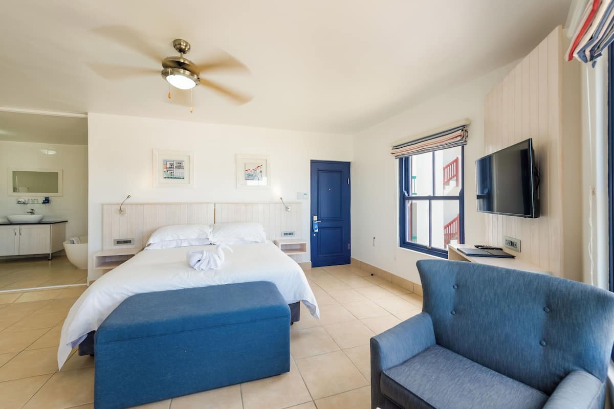 Cascades Studio Kaliva | 1 bedroom, in-room safe, individually decorated, individually furnished