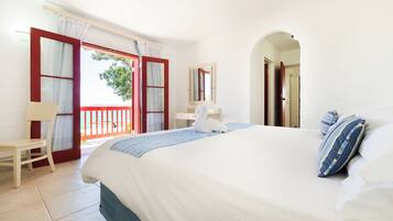 Hillside 3 Bedroom Kaliva | In-room safe, iron/ironing board, WiFi (surcharge)