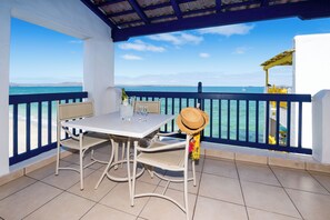 Seafront 1 Bedroom Kaliva | Terrasse/patio