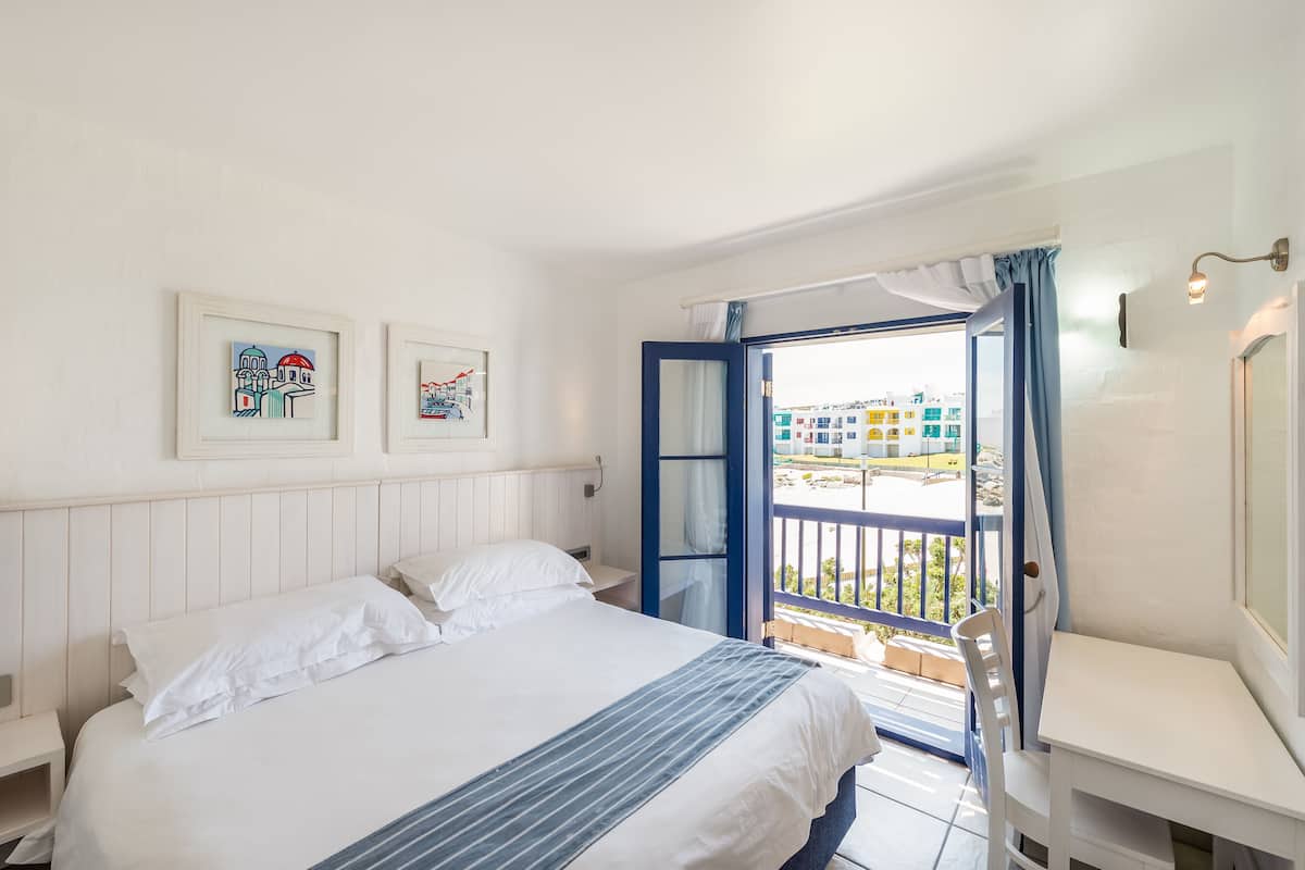 Beachfront 2 Bedroom Kaliva | 1 bedroom, in-room safe, individually decorated, individually furnished