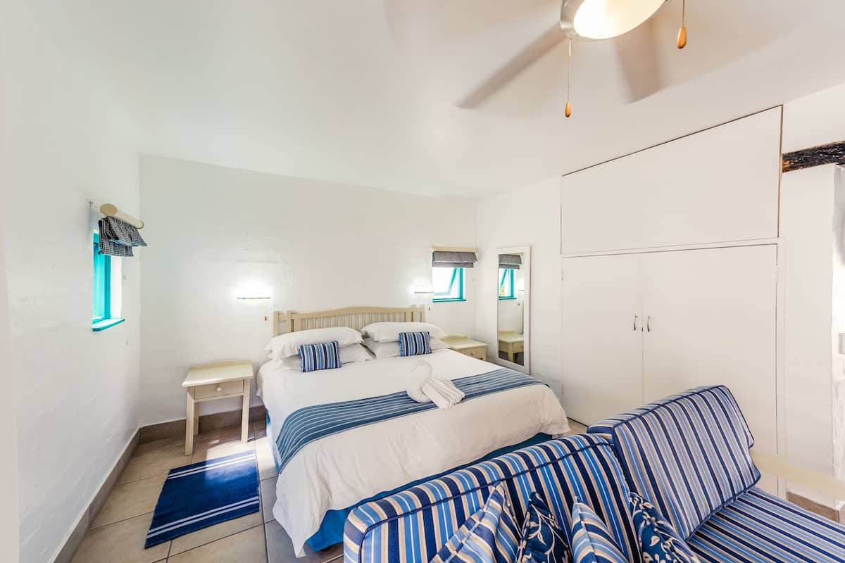 Village 1 Bedroom Kaliva | 客房內保險箱、熨斗/熨衣板、無線上網、獨特裝潢