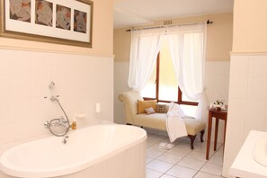 Blue Room | Bathroom | Free toiletries, hair dryer, bathrobes, towels - Riversong Guest House (Cape Town)