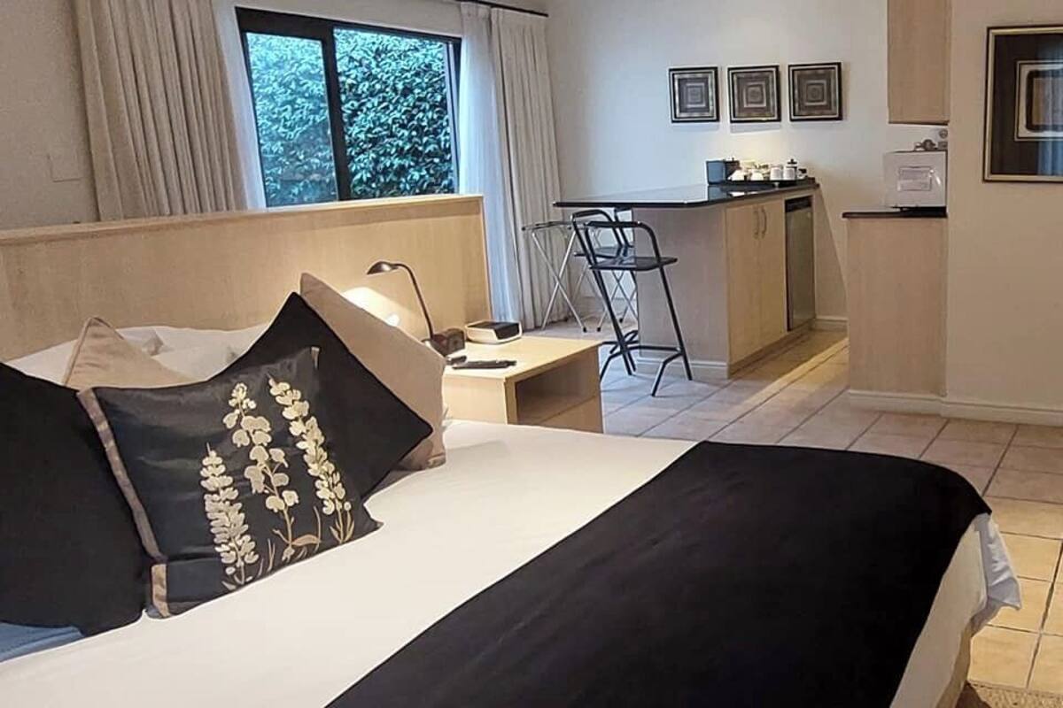 雙人房 | 埃及棉床單、低過敏寢具、羽絨被、Tempur-Pedic 床墊
