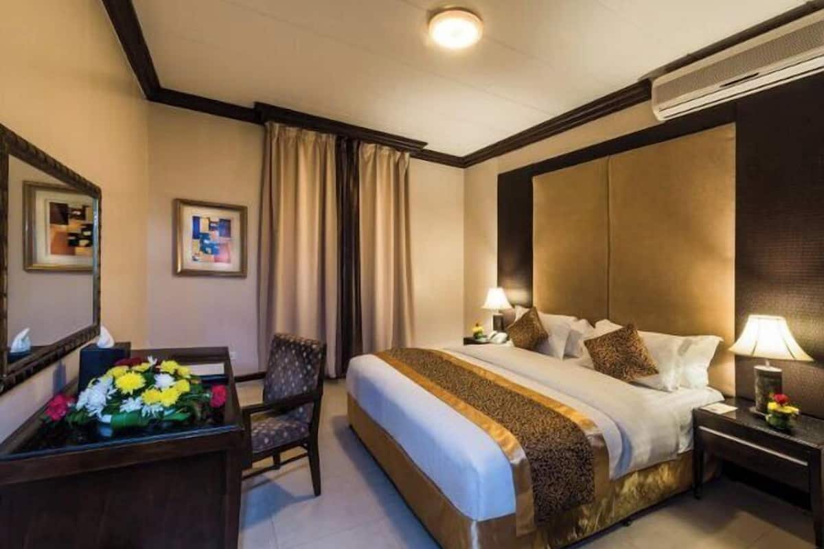 Minibar, caja de seguridad en la habitación, wifi gratis y ropa de cama