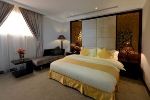 Junior Suite, 1 King Bed | 1 bedroom, in-room safe, iron/ironing board, rollaway beds - Boudl Al Majmaa (Al Majmaah)