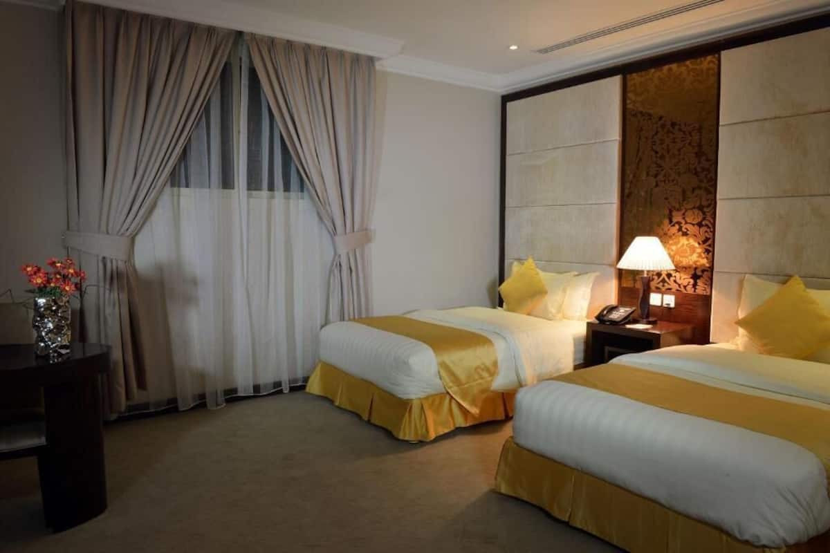 1 bedroom, in-room safe, iron/ironing board, rollaway beds