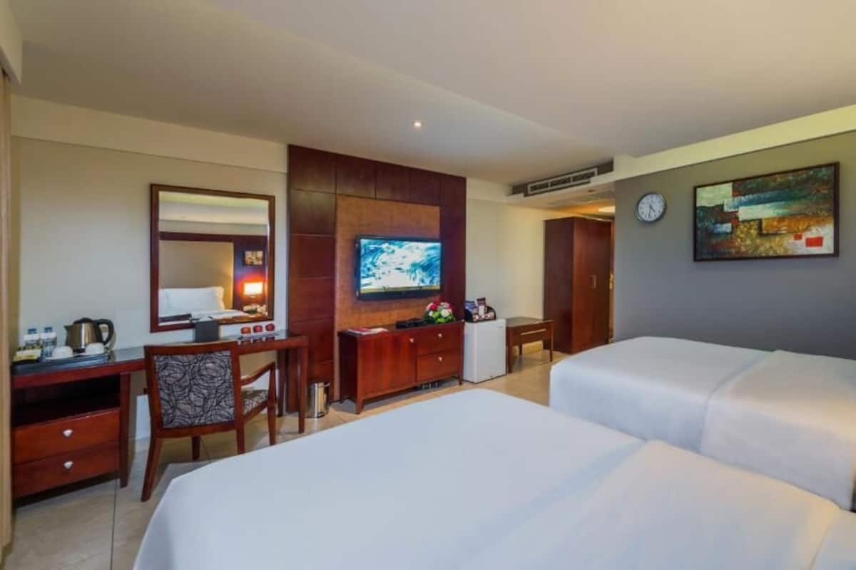 Standard Twin Room | Minibar, in-room safe, iron/ironing board, rollaway beds