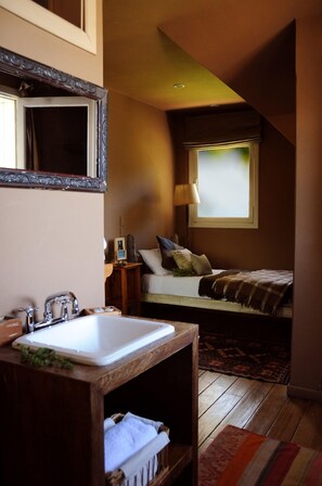 Junior Suite | Premium bedding, down comforters, individually decorated - Los Juncos Patagonian Lake House (San Carlos de Bariloche)