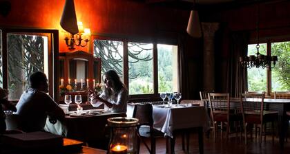 Los Juncos Patagonian Lake House