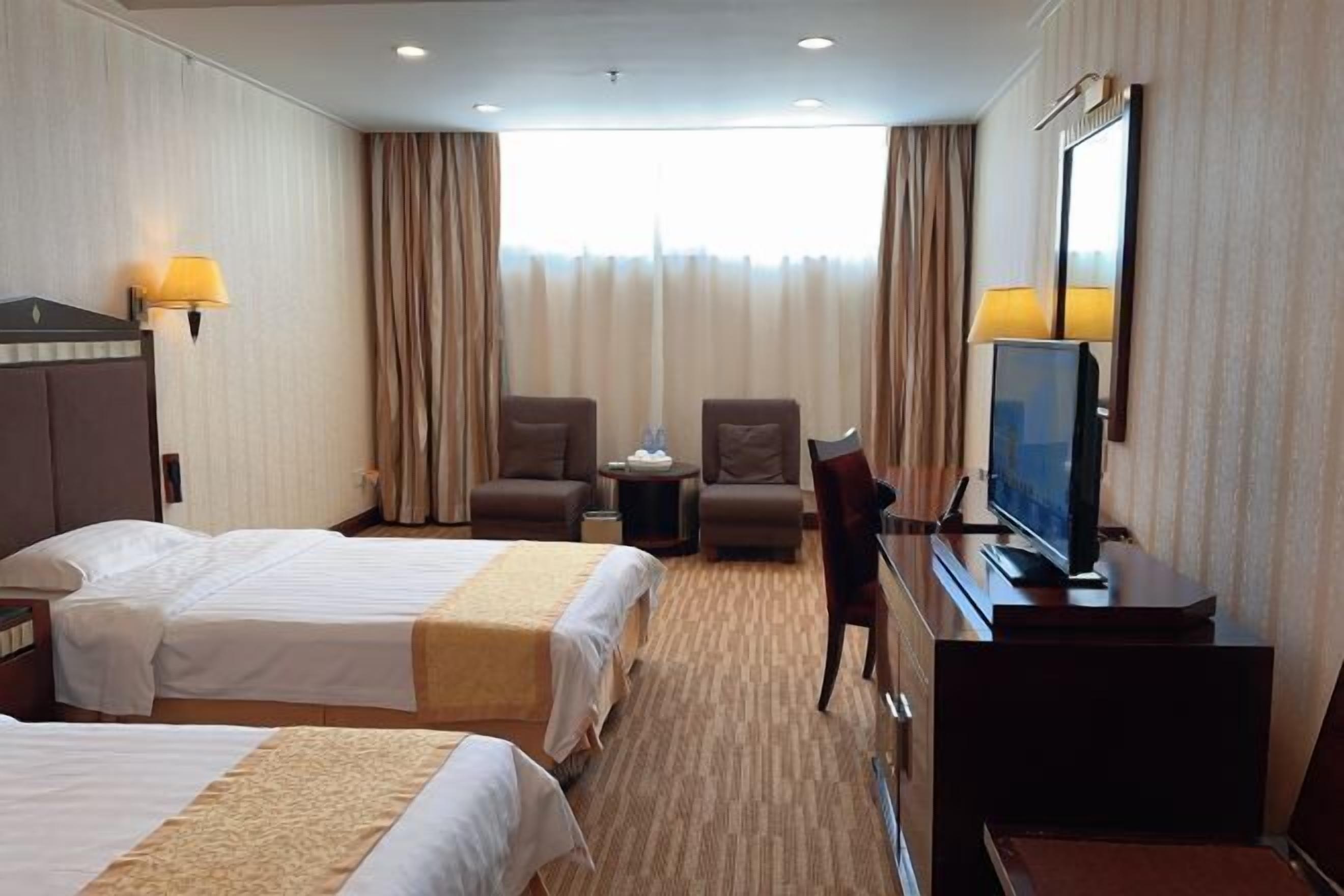 Minibar, Zimmersafe, Wecker