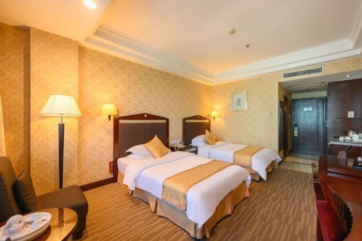 Minibar, in-room safe, alarm clocks